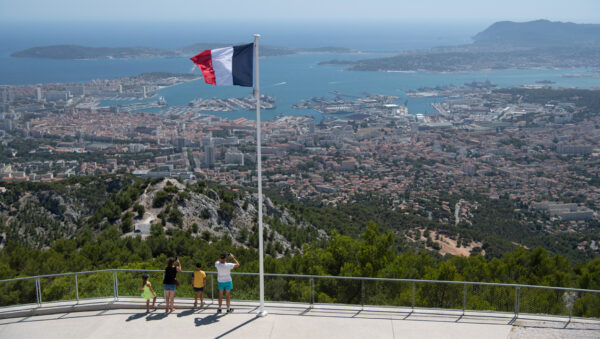 Sur les hauteurs du Mont-Faron à Toulon, le Mémorial du